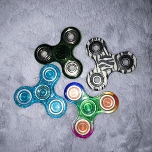 FIDGET SPINNERS!